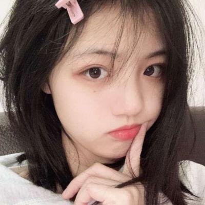 穿条纹衣的男孩